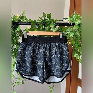 Champion high rise black abstract medium shorts